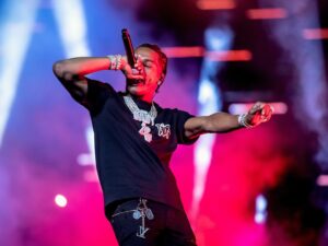 lil-baby-performing-mic.jpg