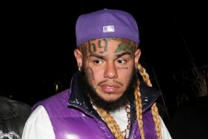 6ix9ine-Didnt-Pay-For-Statue.jpg