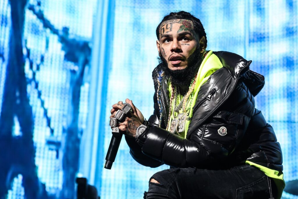 6ix9ine-Statue-In-Cuba-2363x1575.jpg