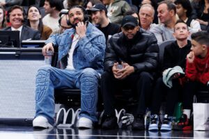 Drake-Tomb-Reactions-Hip-Hop-News-2363x1575.jpg