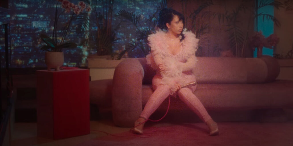 kali-uchis-igual-que-un-angel-video.jpg