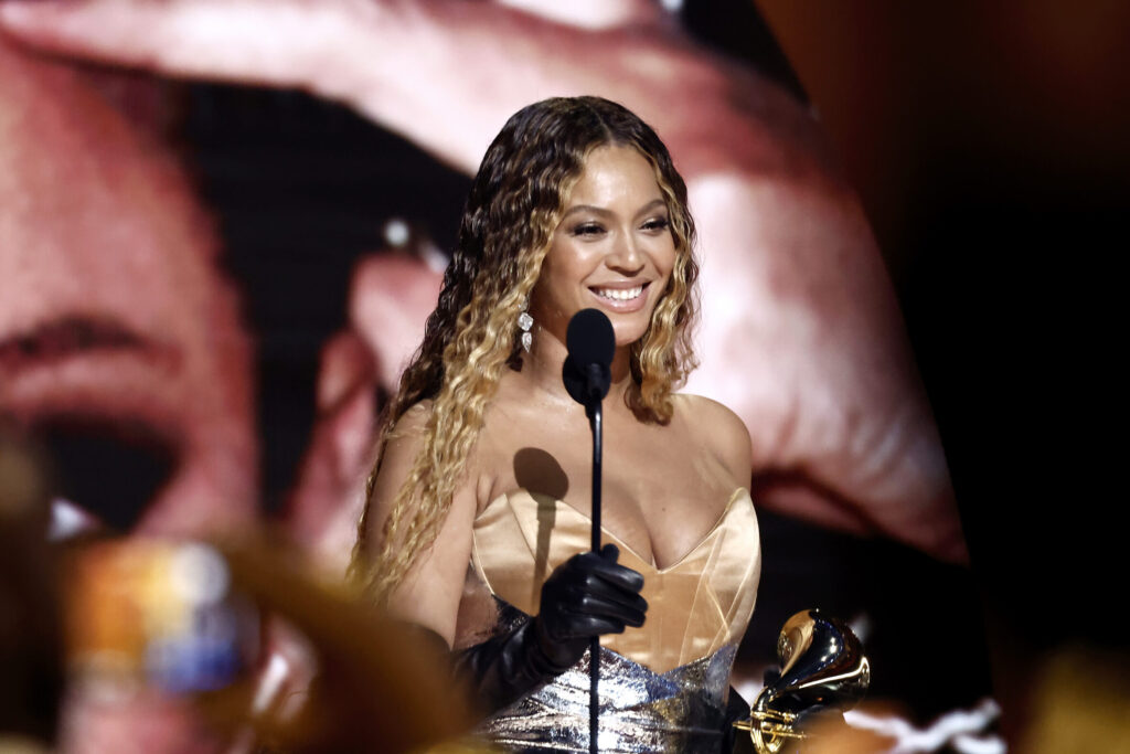 Beyonce-New-Songs-16-Carriages-Texas-Hold-Em-Production-Credits-Hip-Hop-News-2363x1575.jpg