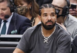 Drake-Instagram-Selfie-Curls-Roasted-Fans-Hip-Hop-News.jpg