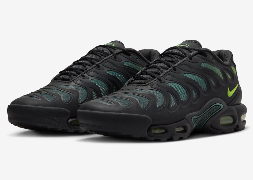 Nike-Air-Max-Plus-Drift-Black-Vintage-Green-FD4290-006-4.jpg
