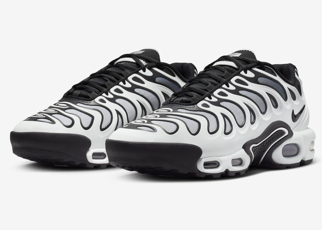 Nike-Air-Max-Plus-Drift-White-Black-FV4081-102-4.jpg