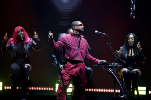 Usher-Zacari-New-Music-RB-Season-Playlist-Stream-Hip-Hop-News-2363x1575.jpg