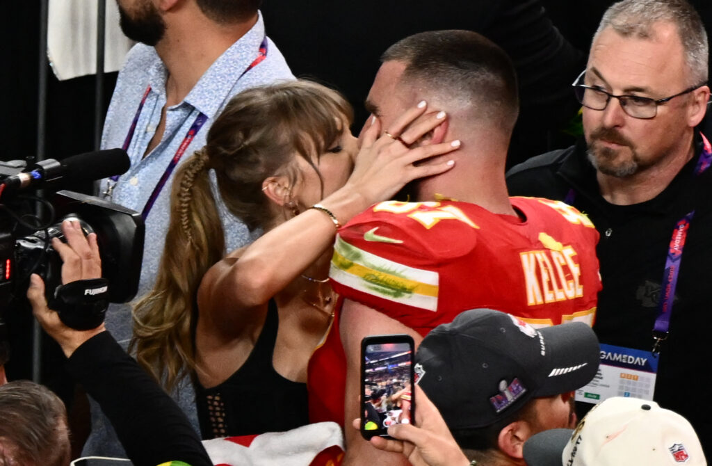 taylor-swift-travis-kelce-super-bowl-andy-reid.jpg