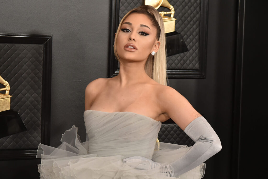 Ariana-Grande-Covering-Brandy-Monica-2363x1575.jpg