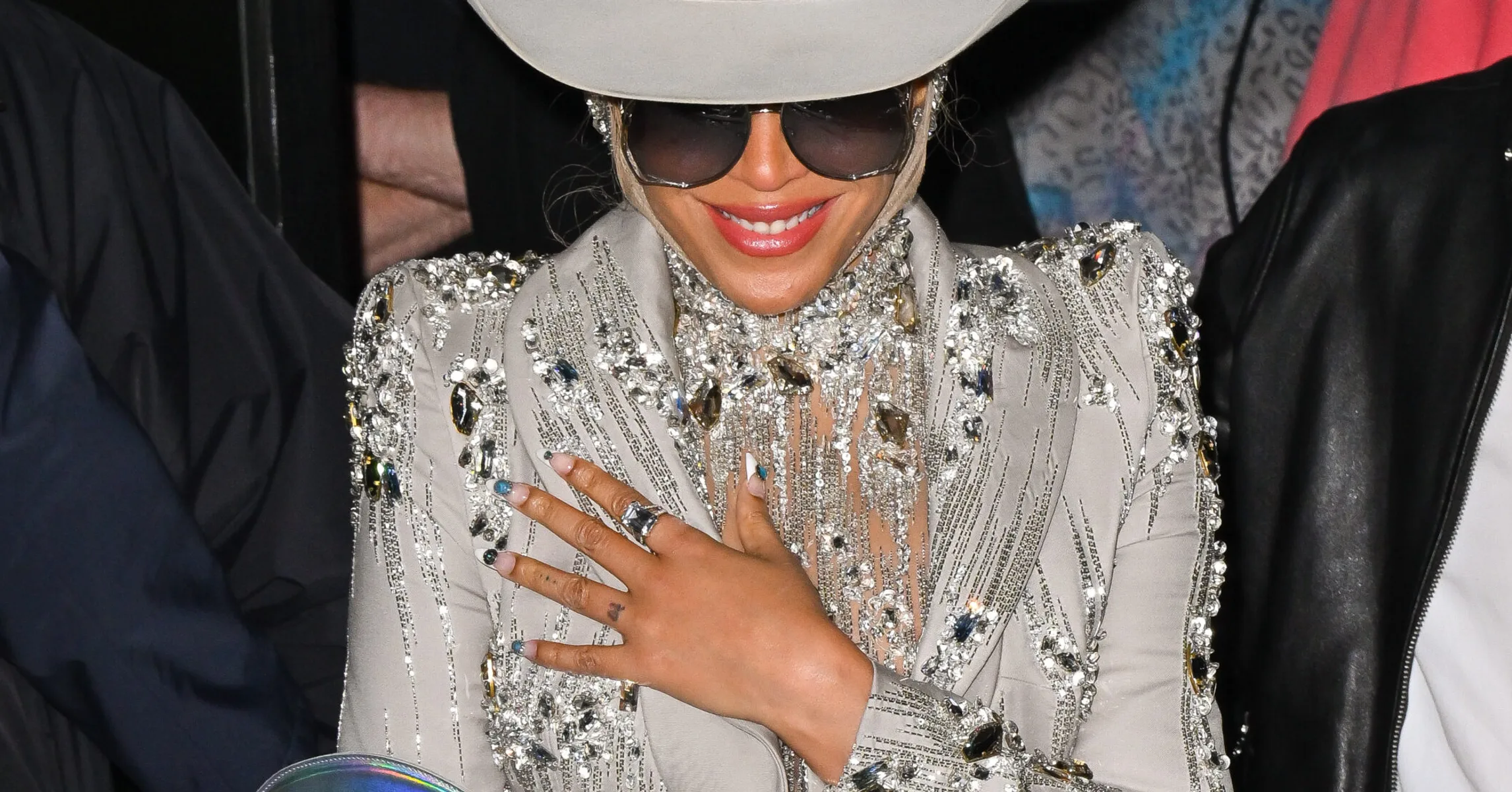 Beyonce-Post-Malone-Miley-Cyrus-Features-2116x1575.jpg