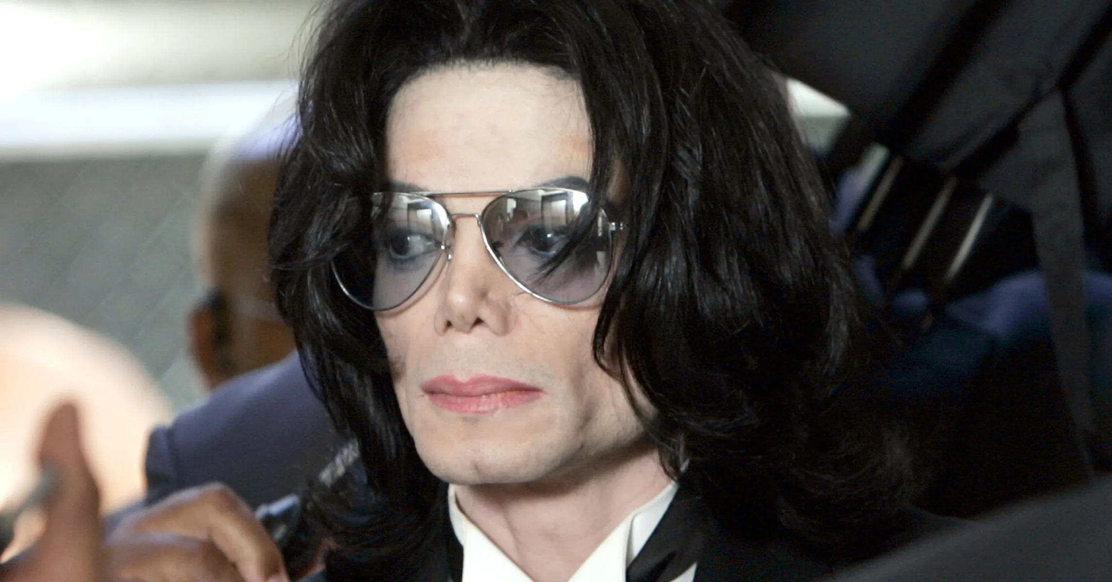 Michael-Jackson-Blanket-Katherine-Legal-Challenge-2011x1575.jpg
