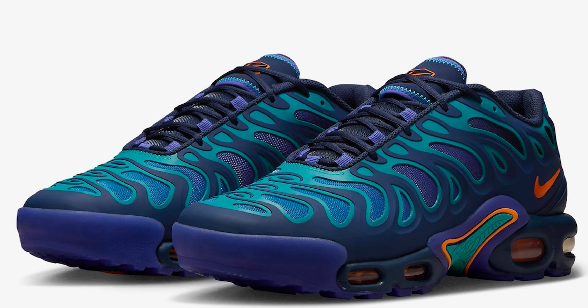 Nike-Air-Max-Plus-Drift-Midnight-Navy-Total-Orange-FD4290-400-4.jpg