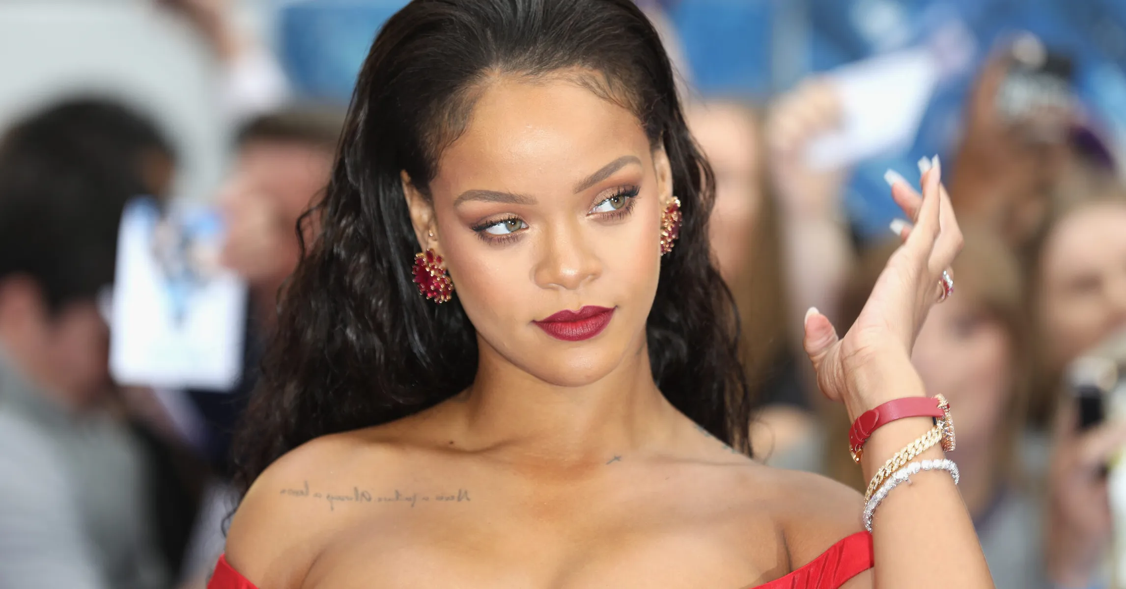 Rihanna-Chinese-Vogue-Shoot-2363x1575.jpg