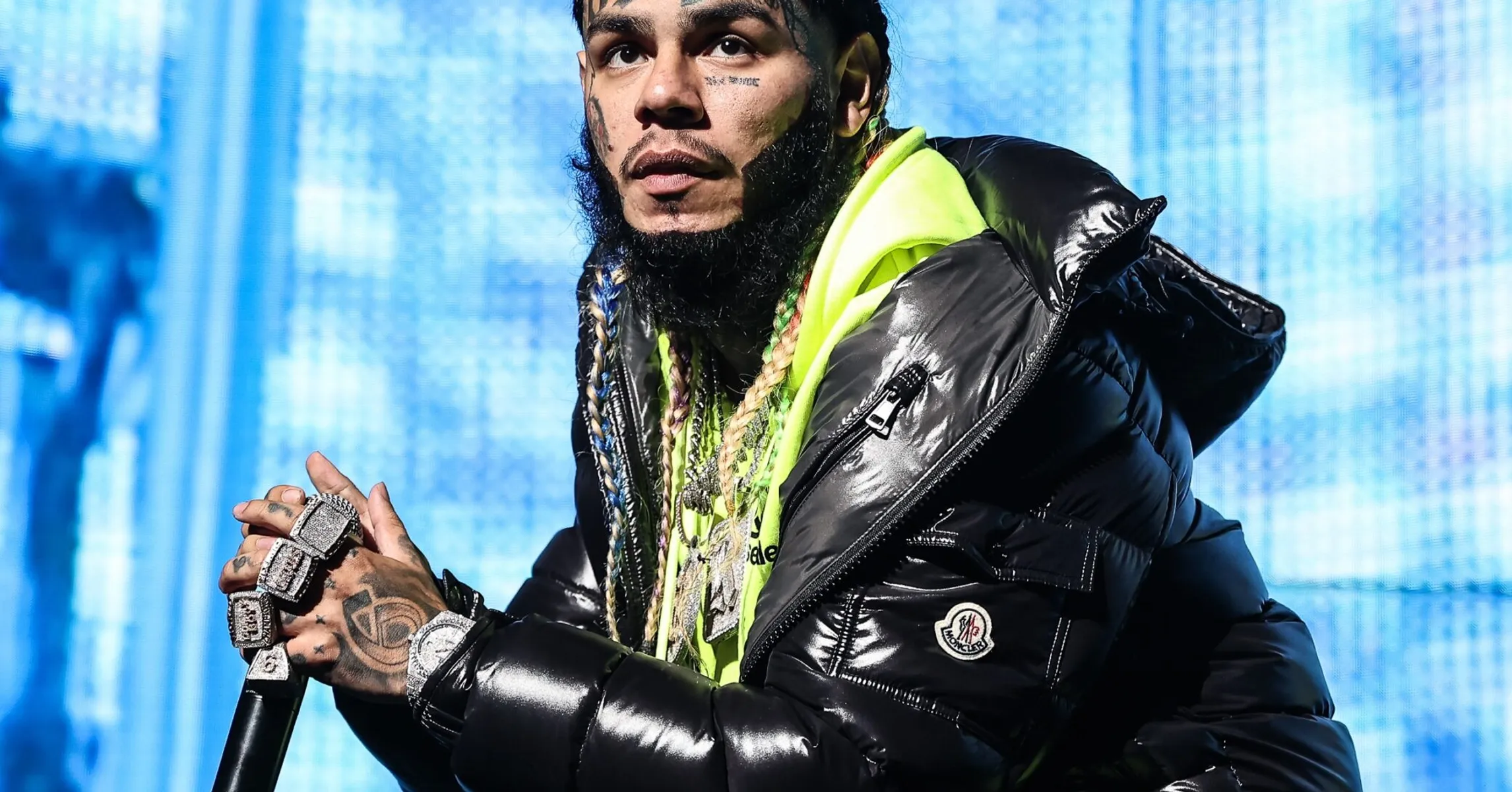 6ix9ine-1-2081x1575.jpg