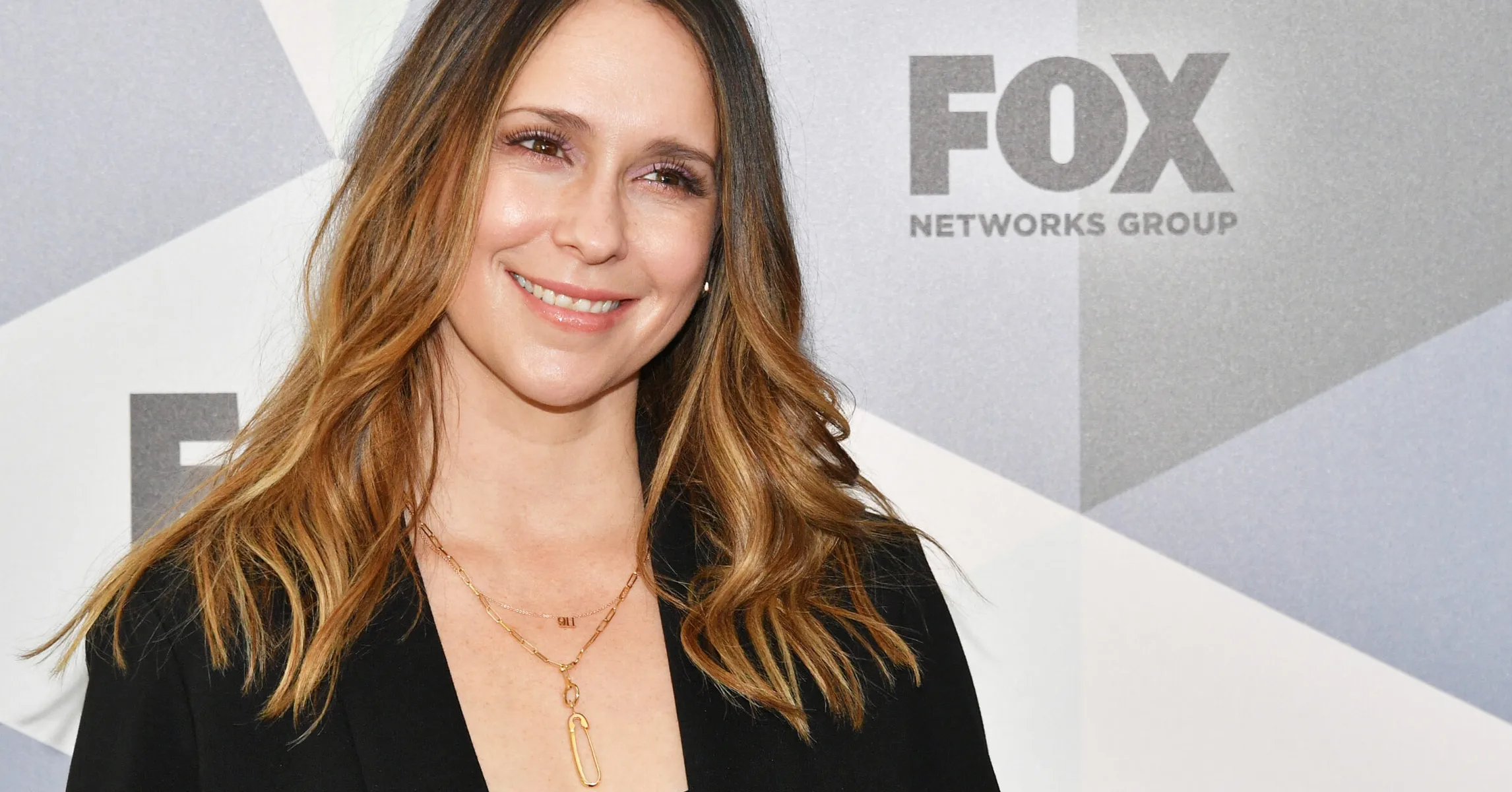 Jennifer-Love-Hewitt-2362x1575.jpeg
