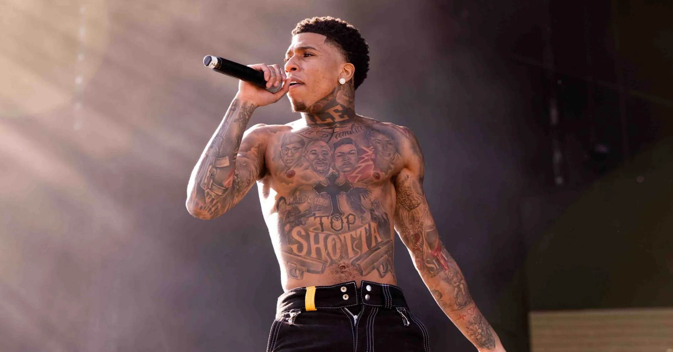 NLE-Choppa-Shows-Off-Tour-Bras-2363x1575.jpg