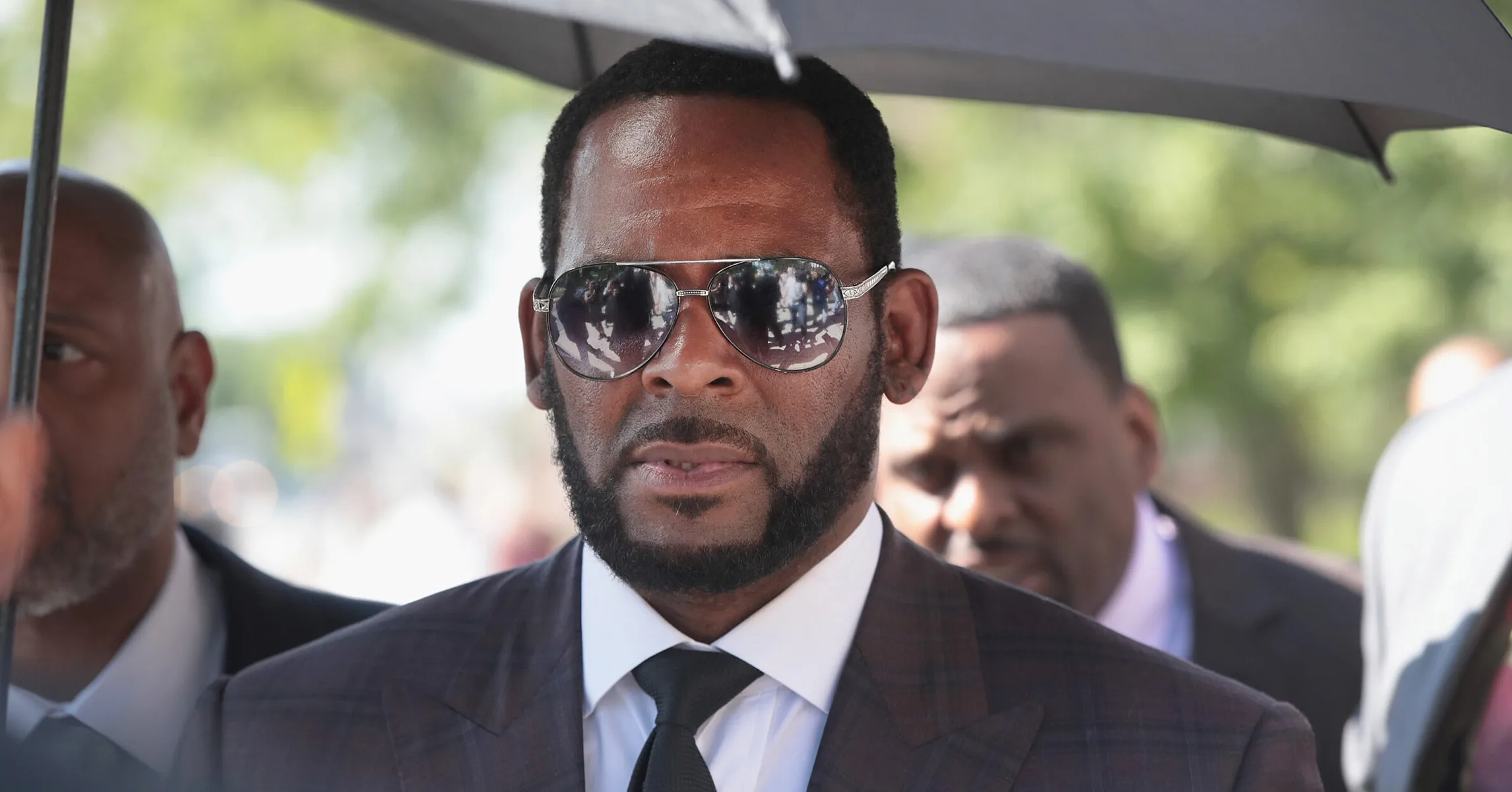 R.-Kelly-2363x1575.jpg