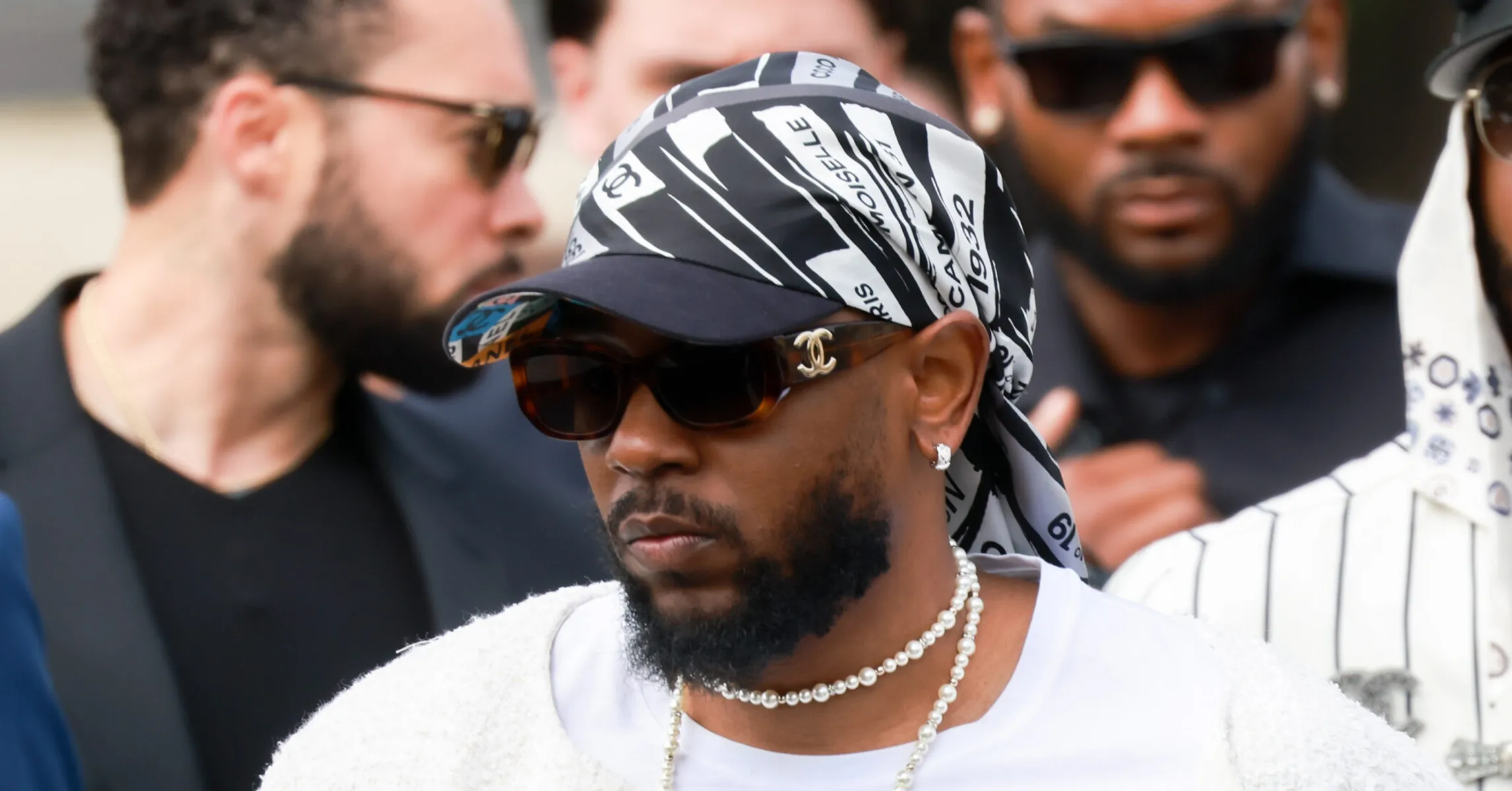 Drake-Kendrick-Lamar-Beef-Fire-Emoji-Playlist-Stream-Hip-Hop-News-2098x1575.jpg