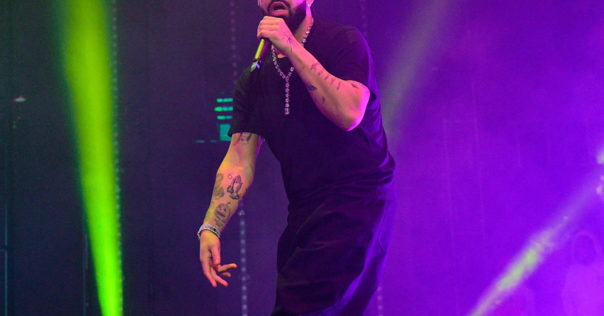 Drake-Underage-Model-18-Allegations-Debate-Hip-Hop-News-2336x1575.jpg