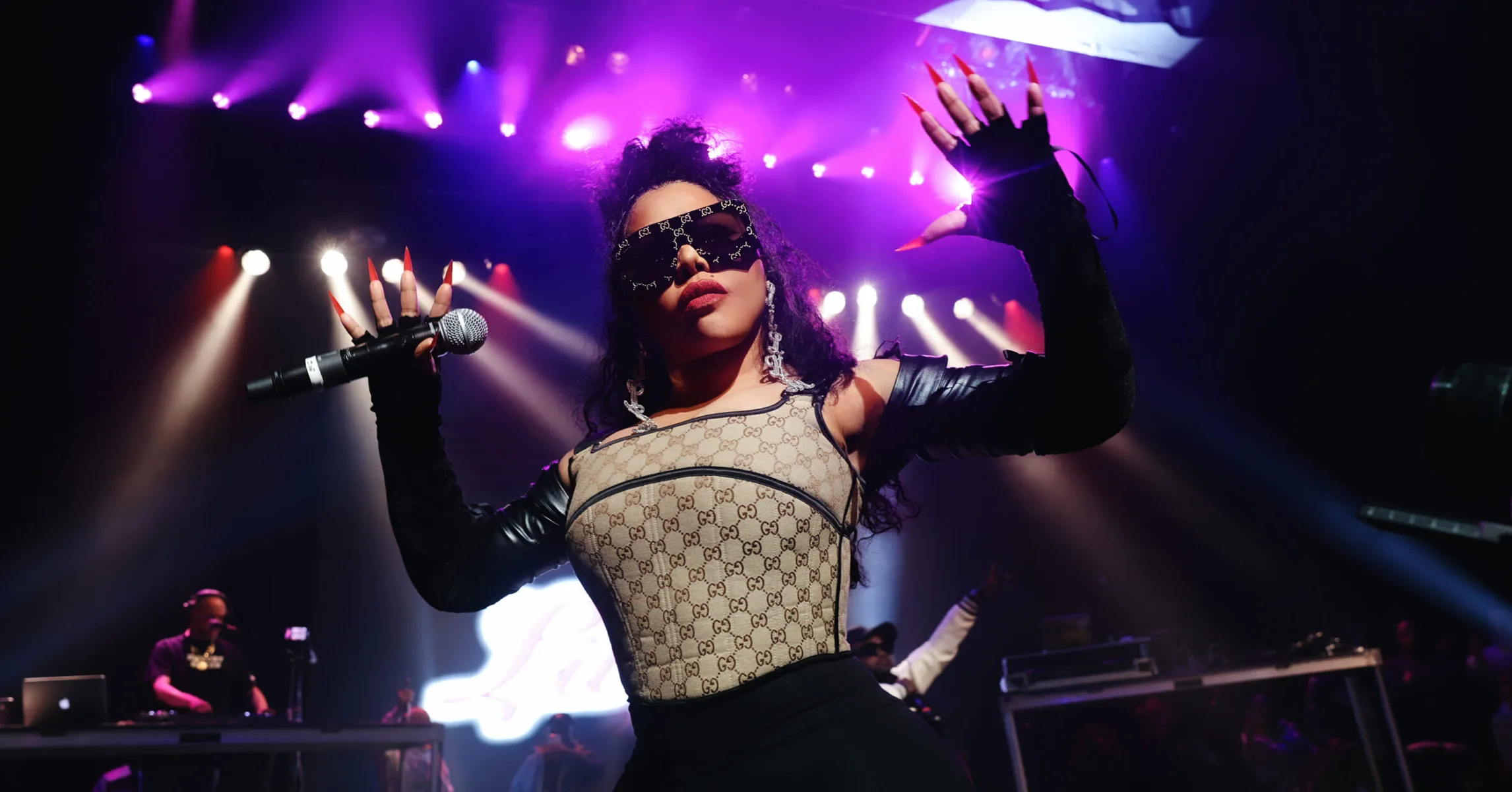 Lil-Kim-Going-On-Tour-This-Year-2363x1575.jpg