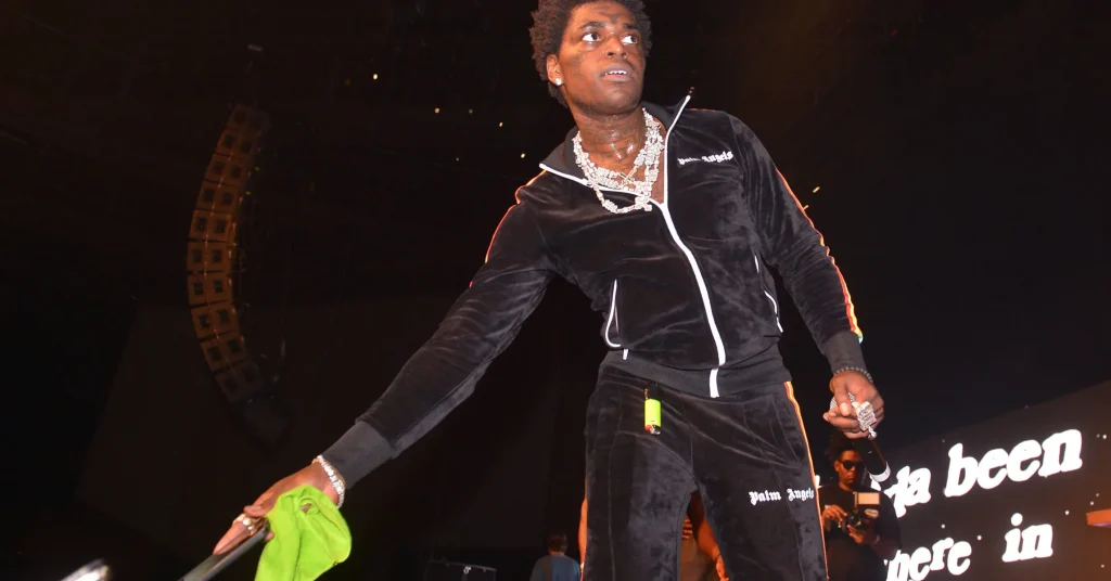 Kodak-Black-Baby-Mama-Arrested-Jumping-Baby-Mama-Hip-Hop-News-2286x1575.jpg