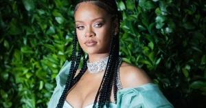Rihanna-5-2465x1575.jpg