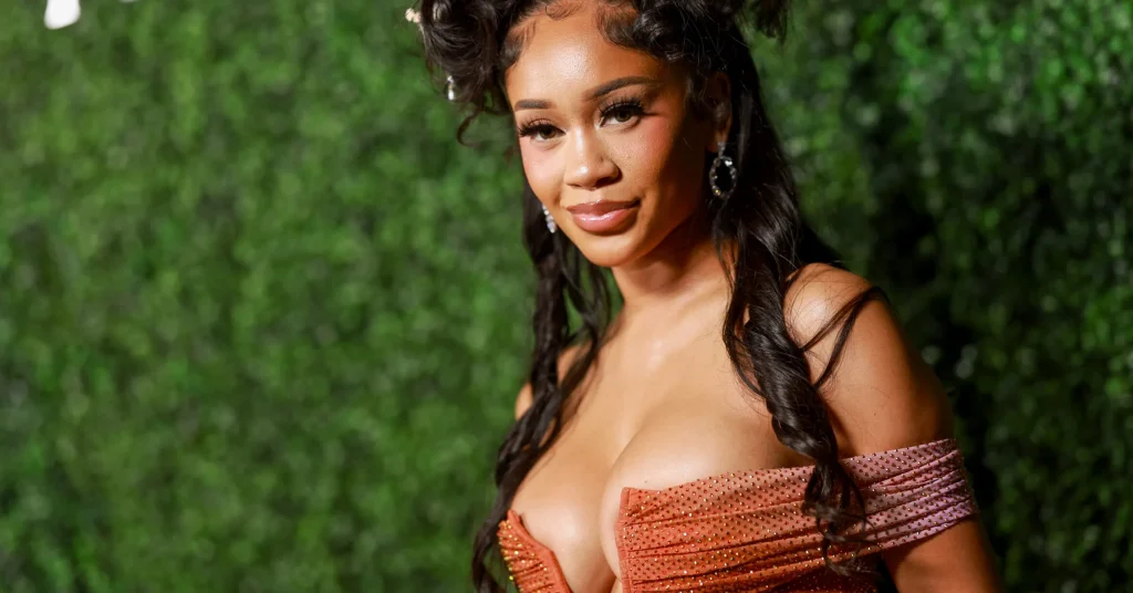 Saweetie-Fight-Vegandale-Festival-Performance-Crowd-Hip-Hop-News-2362x1575.jpg