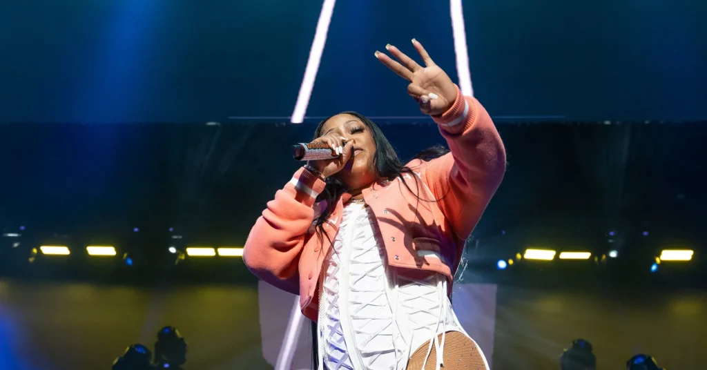 Trina-Nicki-Minaj-Thoughts-2365x1575.jpg