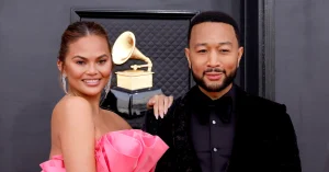 chissy-teigen-bath-water-john-legend-2292x1575.jpg