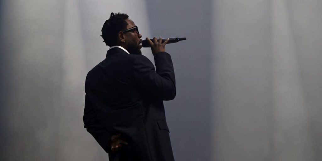 kendrick-lamar-performs-onstage-during-the-visa-cash-app-rb-formula-one-team-2024-livery-reveal-on-february-08-2024-in-las-vega.jpg