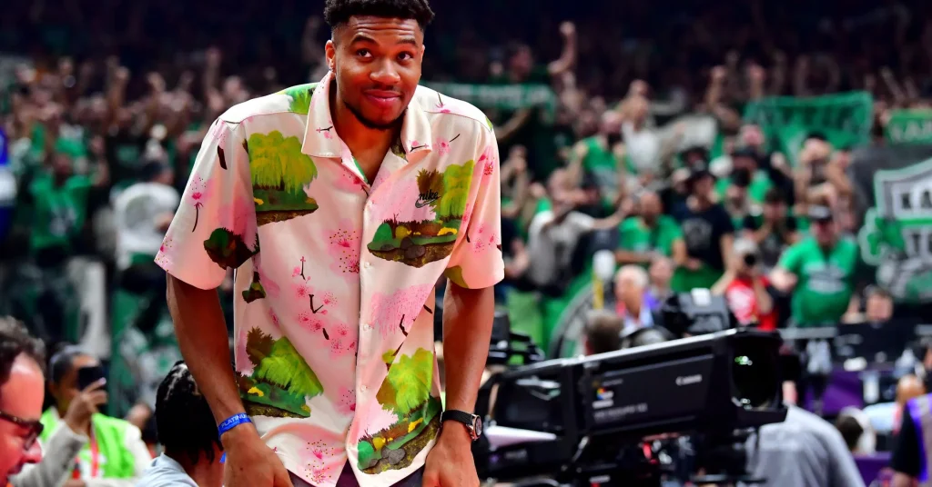 Giannis-Antetokounmpo-2363x1575.jpg
