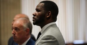 r-kelly-2363x1575.jpg