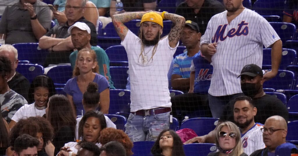 6ix9ine-Arrest-International-Warrant-Dominican-Republic-Hip-Hop-News-2577x1575.jpg