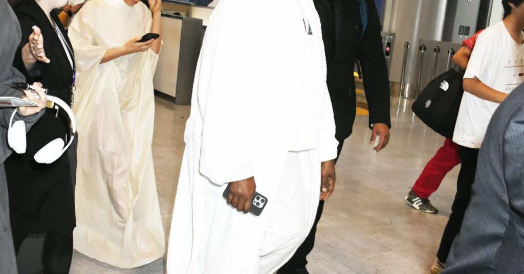 Kanye-West-Trump-Supporters-Beverly-Hills-Cybertruck-Hip-Hop-News-1882x1575.jpg