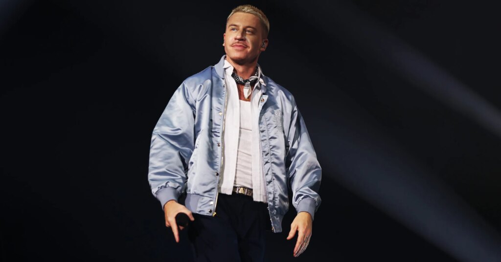 Macklemore-Fan-Arrested-Onstage-Hip-Hop-News-2363x1575.jpg