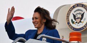 us-vice-president-and-democratic-presidential-candidate-kamala-harris-waves-as-she-steps-off-air-force-two-upon-arrival-at-chica.jpg
