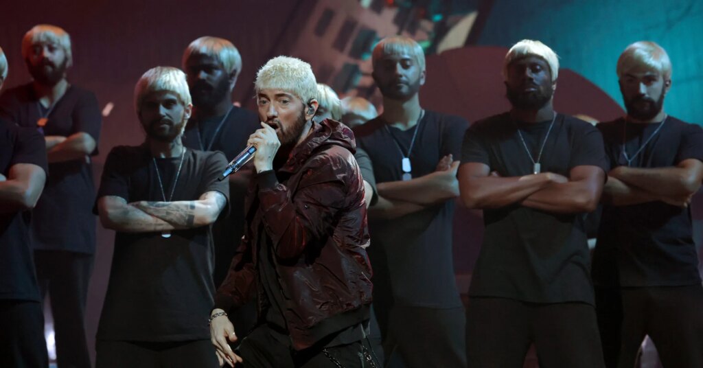 Eminem-VMAs-Performance-Houdini-Slim-Shady-2000-Hip-Hop-News-2205x1575.jpg