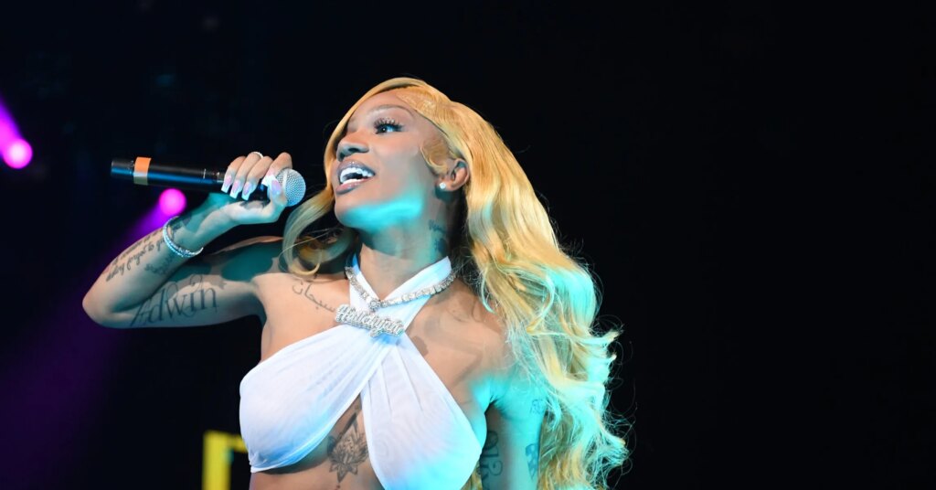 GloRilla-VMAs-Performance-Wardrobe-Malfunction-Hip-Hop-News-2362x1575.jpg