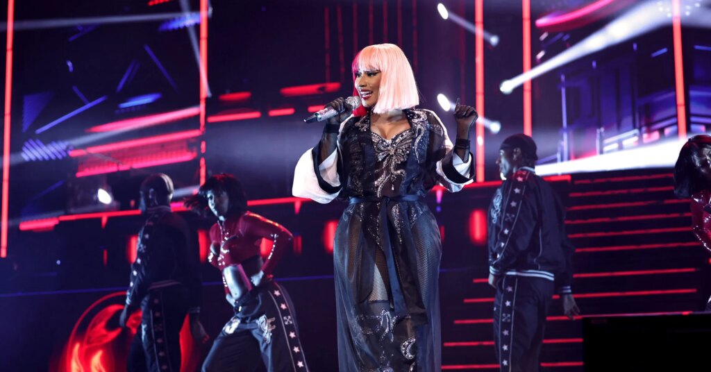 Nicki-Minaj-Jay-Z-Super-Bowl-Halftime-Show-Response-Hip-Hop-News-2363x1575.jpg