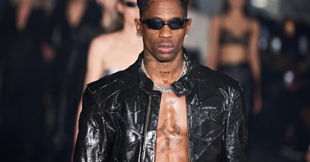 Travis-Scott-Runway-Model-VETEMENTS-Paris-Fashion-Week-Hip-Hop-News-2363x1575.jpg