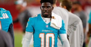 Tyreek-Hill-Detained-Before-Game-Miami-NFL-News-2477x1575.jpg