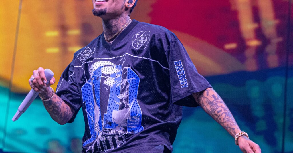 Chris-Brown-6-2302x1575.jpg