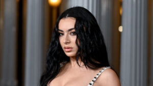 Charli-XCX-2024-LACMA-ArtFilm-Gala-2024-710x400-1.jpg