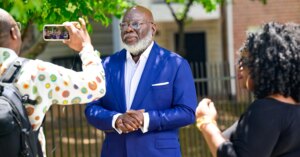 TD-Jakes-Sermon-Medical-Emergency-Shaking-Church-Entertainment-News.jpg