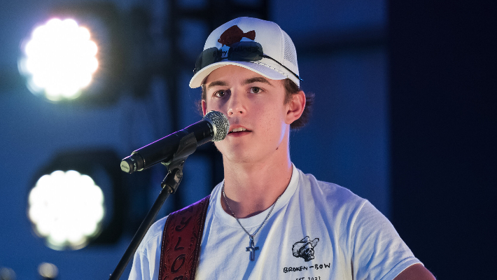 Waylon-Wyatt-2024-Country-Bay-Music-Festival-710x400-1.jpg