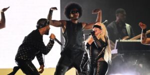 l-r-redman-and-christina-aguilera-perform-during-the-lovers-friends-music-festival-at-the-las-vegas-festival-grounds-on-may.jpg