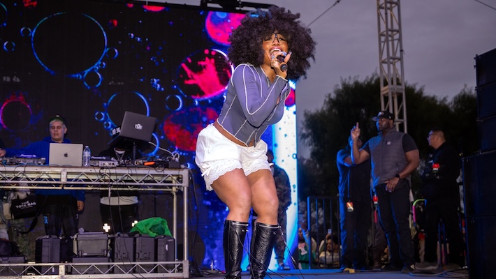 sza-tde-christmas-2.jpg