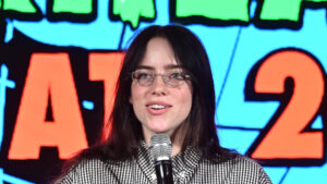 Billie-Eilish-Support-And-Feed-Overheated-2024-710x400-1.jpg