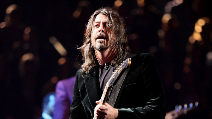 Dave-Grohl-Rock-Roll-Hall-Of-Fame-Ceremony-2022-710x400-1.jpeg