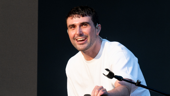 Fred-Again-Glastonbury-Festival-2023-710x400-1.jpeg