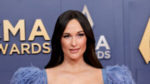 Kacey-Musgraves-CMA-Awards-2024-710x400-1.jpg
